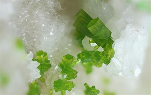 Pyromorphit - Sehringen Badenweiler Schwarzwald FOV 3-4mm 2016-06-01 22-09-36