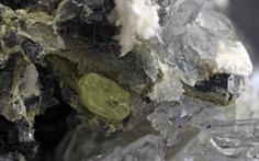 Schwefel Le Cetine Mine Toscana FOV 5mm 2016-02-02 22-42-51 (C)